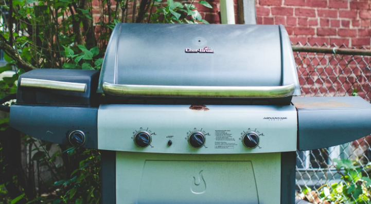 5 Mistakes to Avoid When Using a Gas Grill